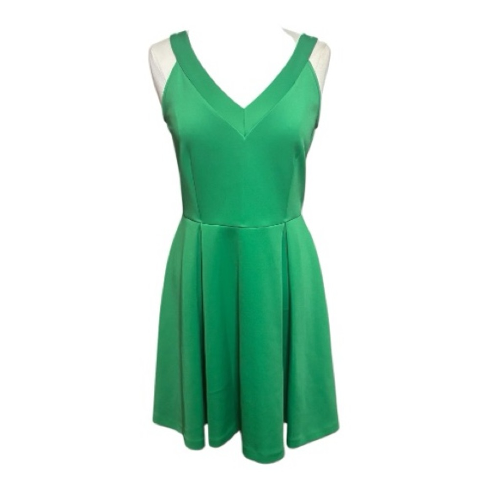 Elegant Green Sleeveless Dress Size 12